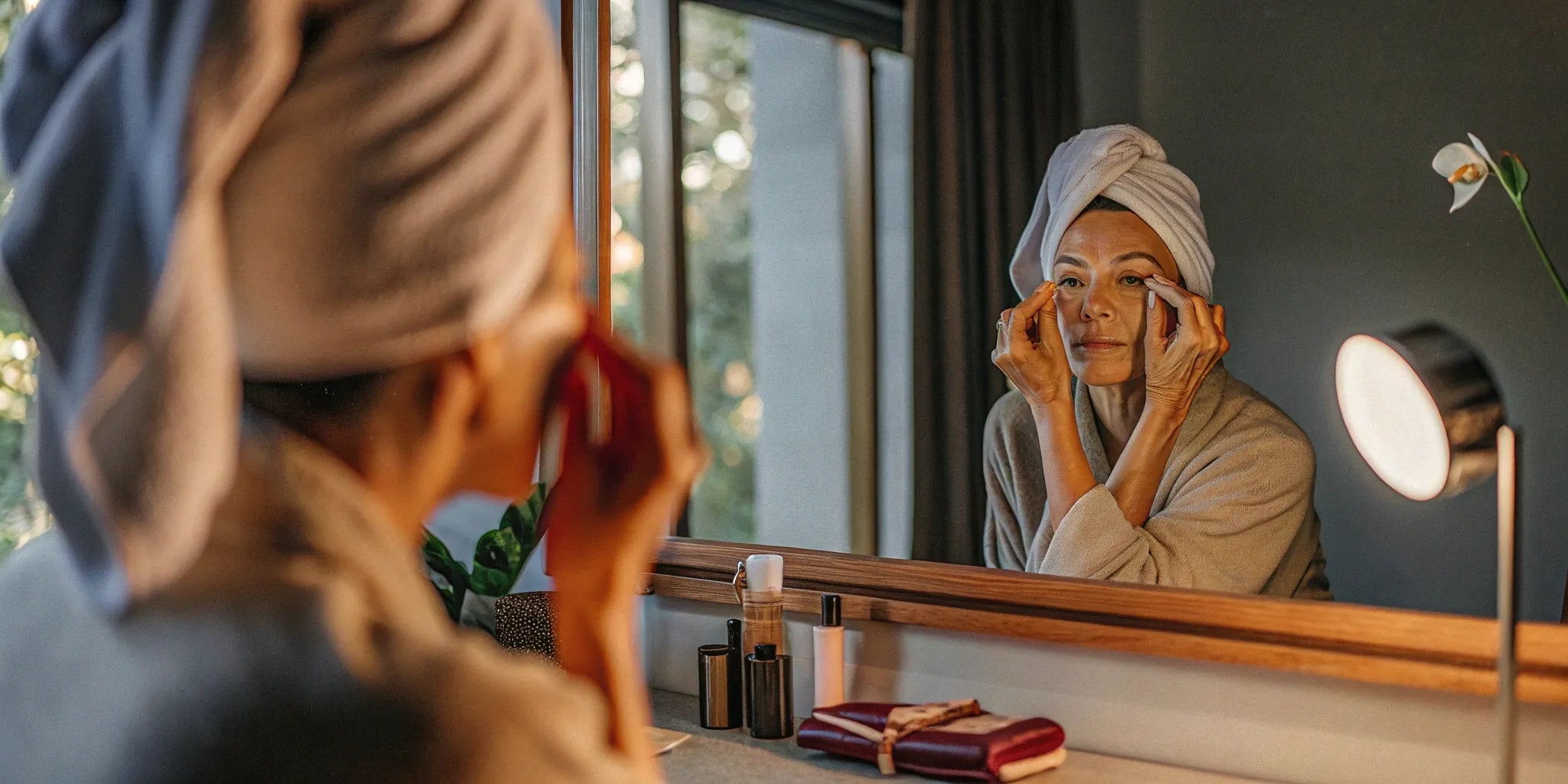 Simple makeup technique to lift and define older hooded eyes.