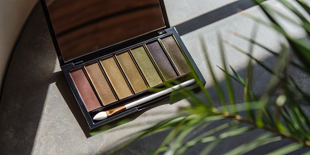 Best eyeshadow palette with warm, earthy shades for medium skin tone.